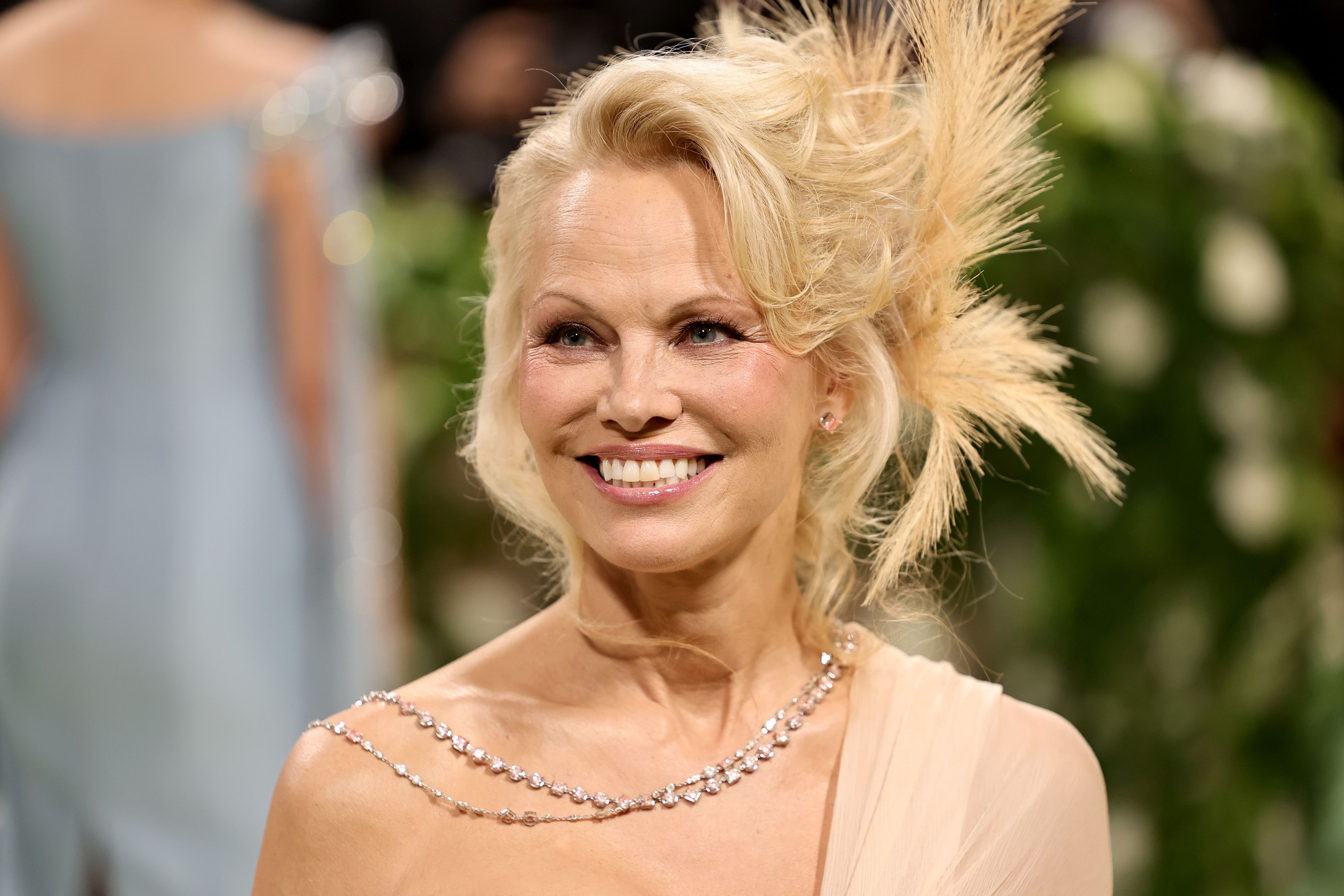 Pamela Anderson verschijnt op de rode loper zonder make-up