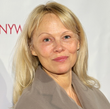 Pamela Anderson goes back to glam with Monroe bob and a return to makeup pamela anderson makeover