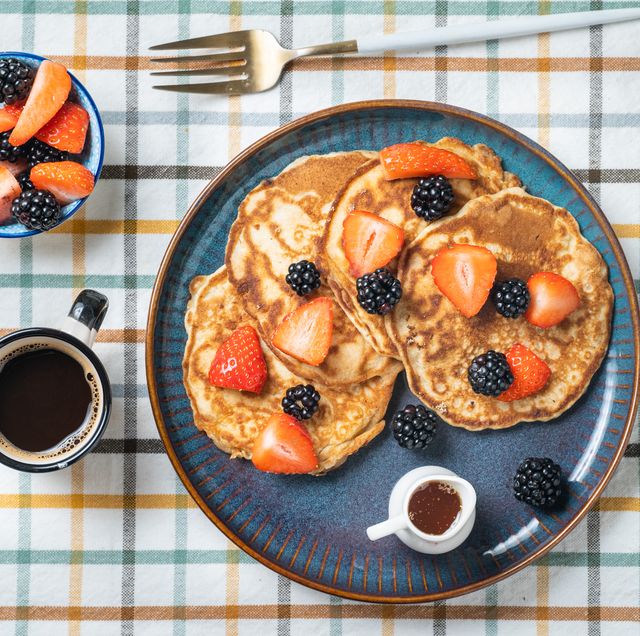pancakes with berries