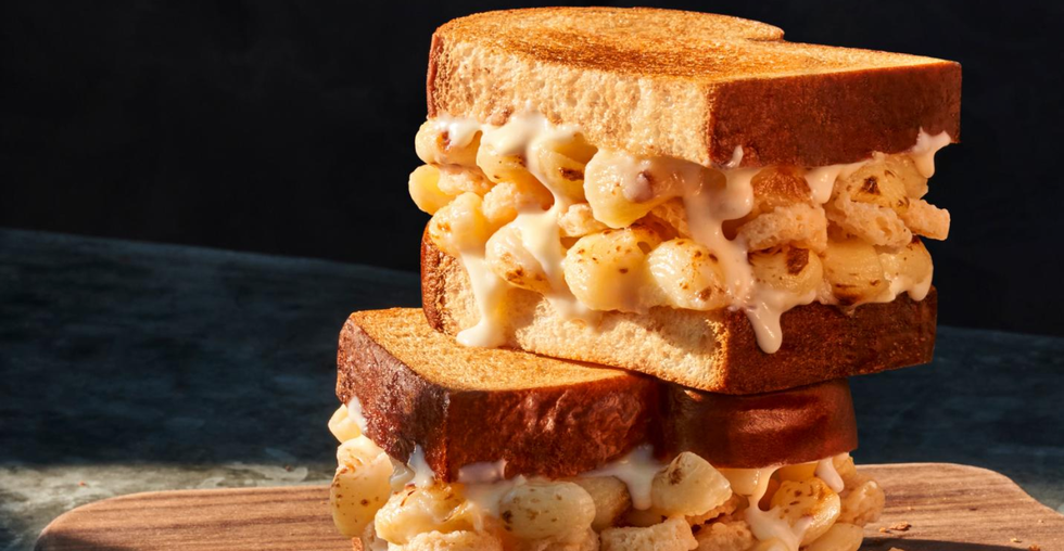 We Tried Paneras New Mac And Cheese Sandwich