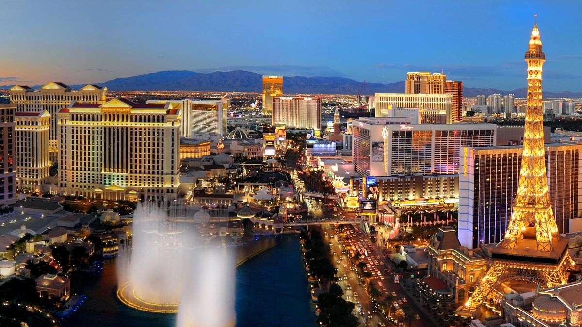 Las Vegas: The Ultimate Guide to Drinking, Gambling and Entertainment