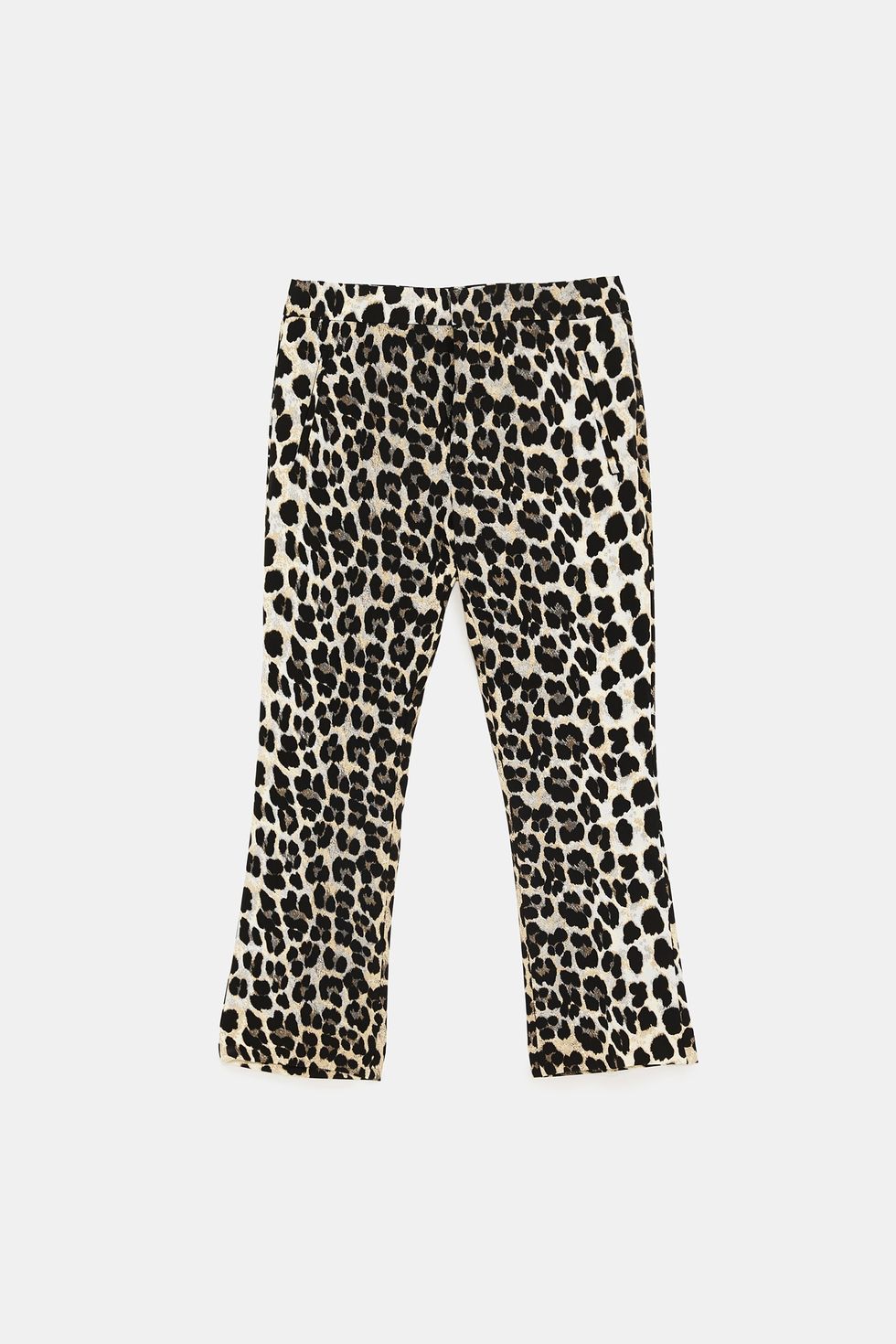 Sara Carbonero lleva ya un look con medias, y le visten más que unos  pantalones - Sara Carbonero con medias de leopardo de Calzedonia