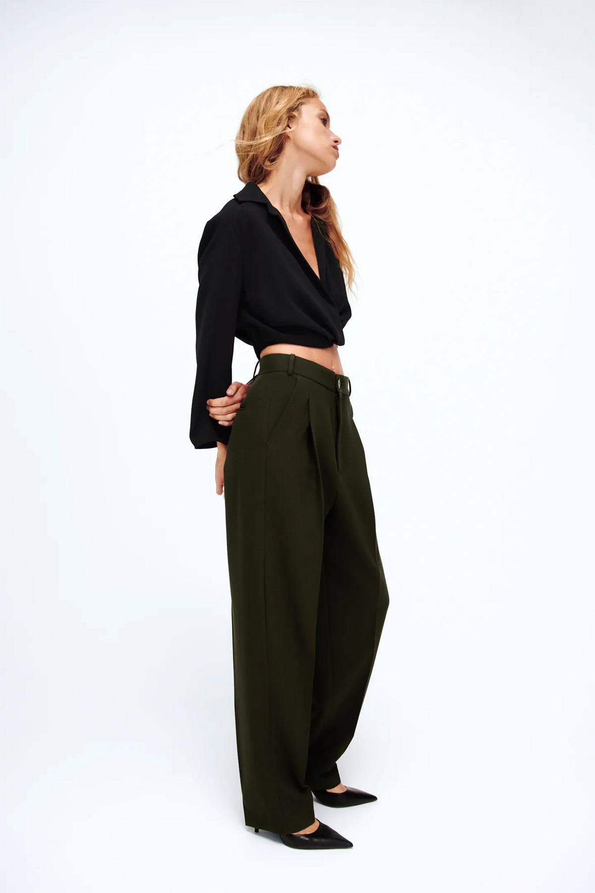 Dad pants o los pantalones cómodos y elegantes que adoran las insiders y  puedes encontrar en Zara