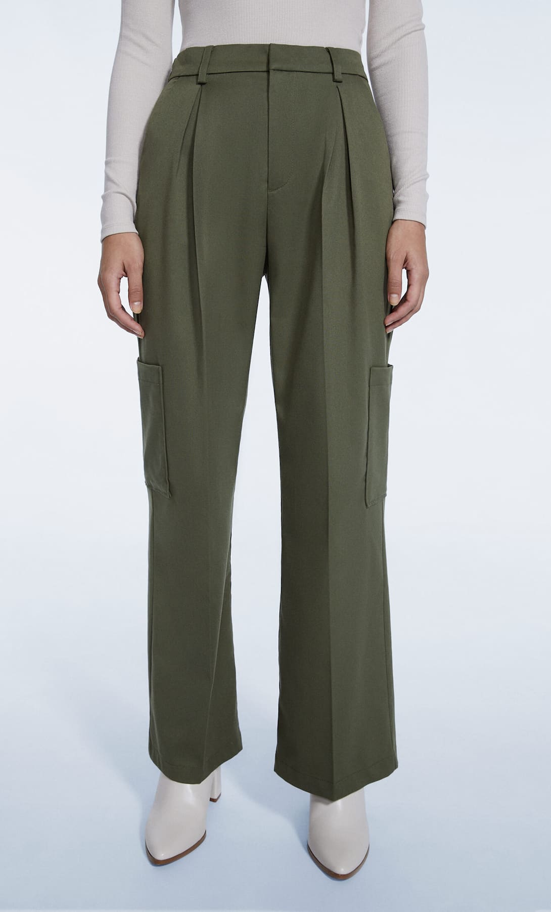 Pantalones cargo con cadena en caqui Stradivarius de color Verde