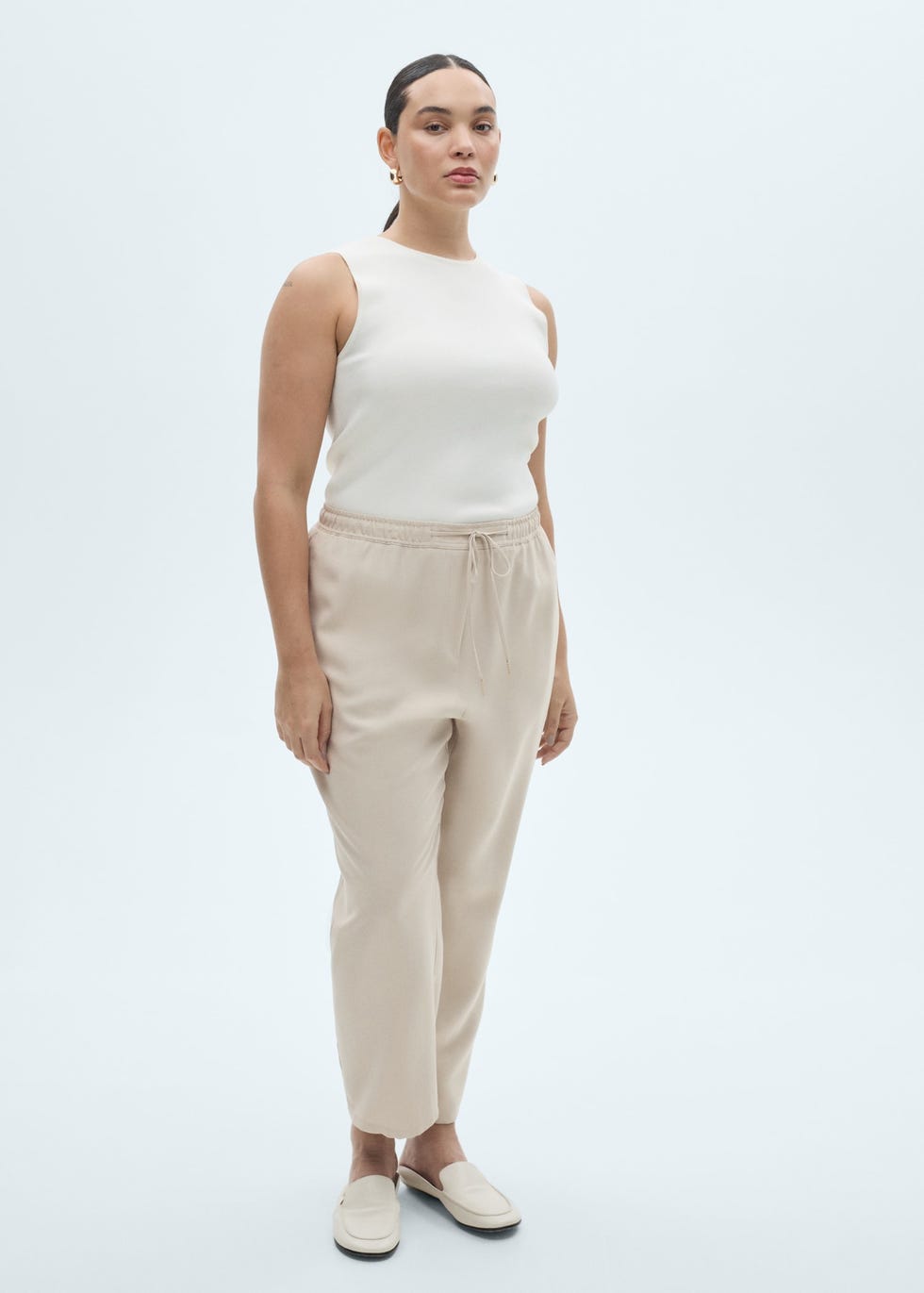 pantalon comodo en tejido fluido de mango
