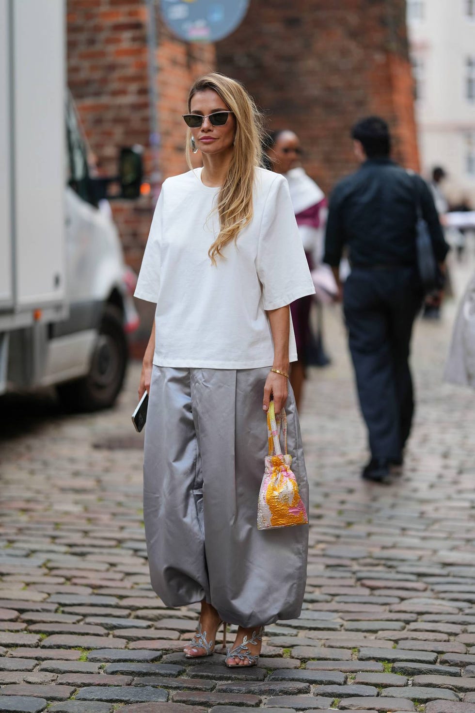 look con pantalones harem