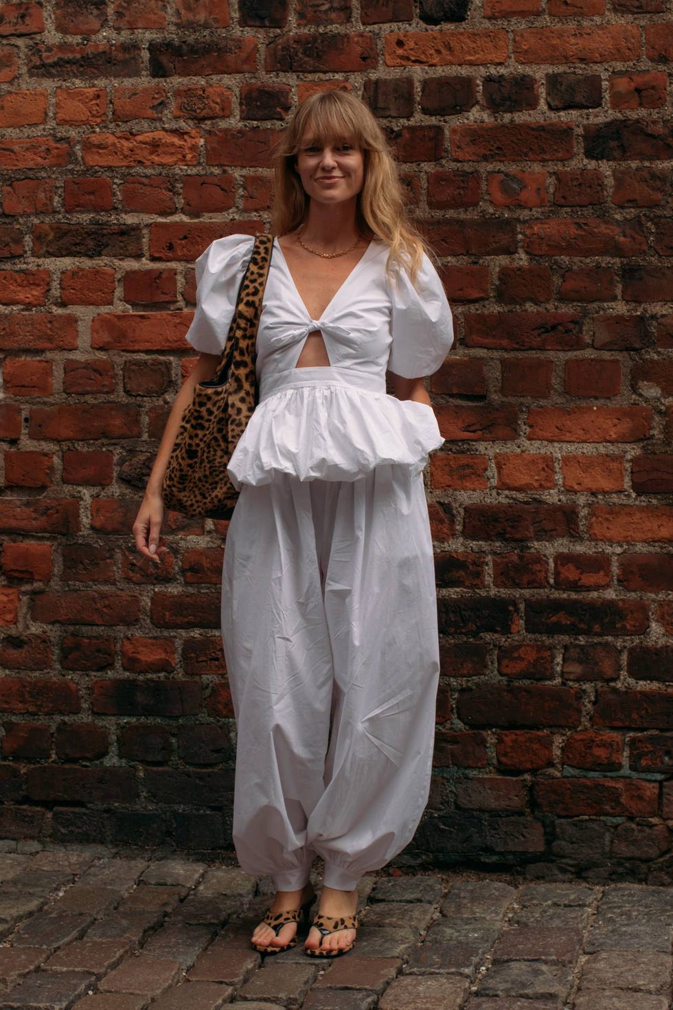 look con pantalones harem