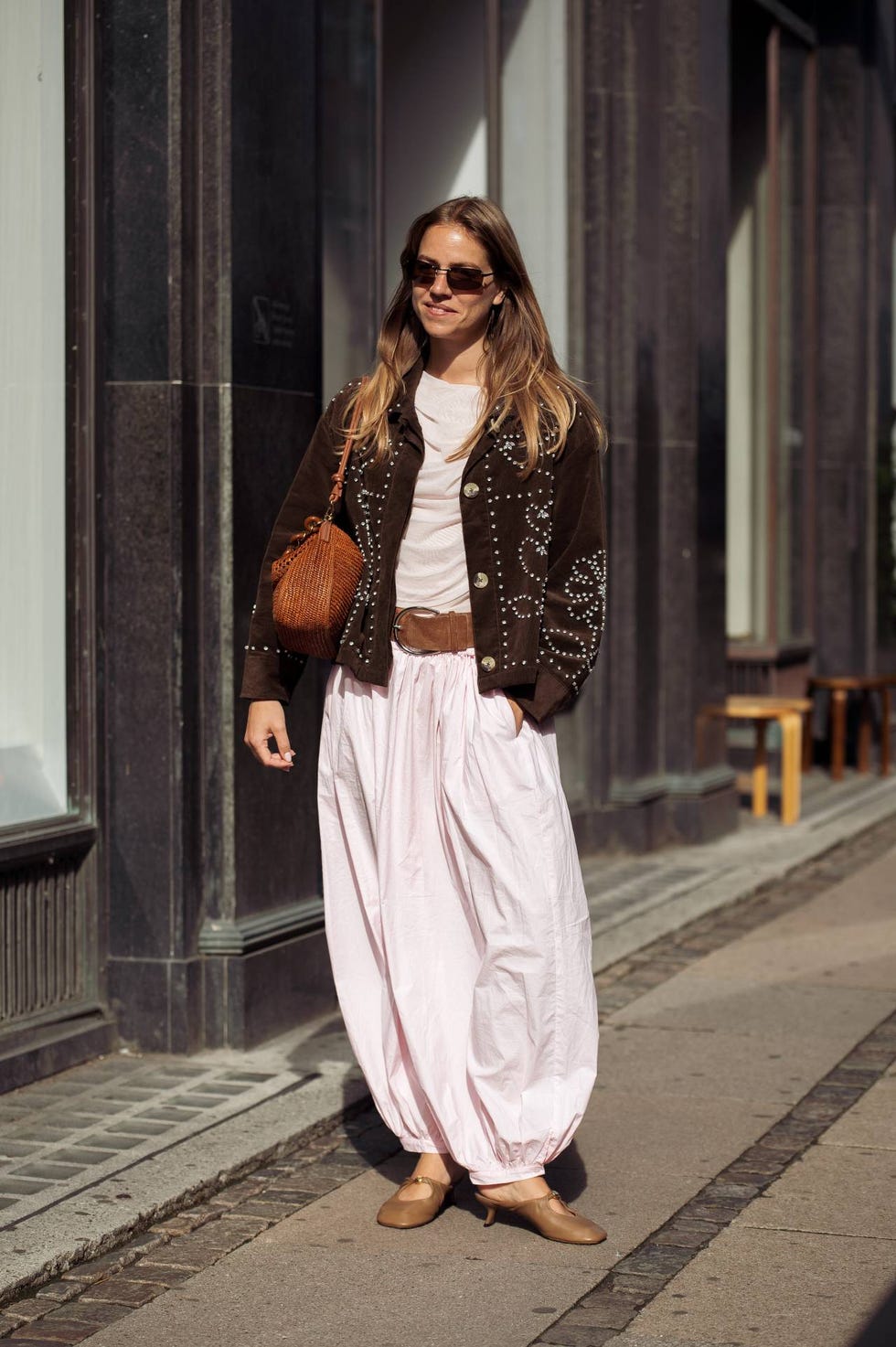 look con pantalones harem