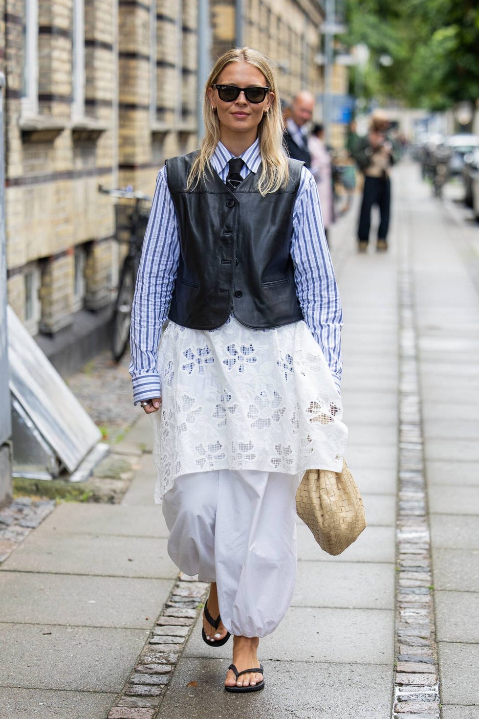 look con pantalones harem