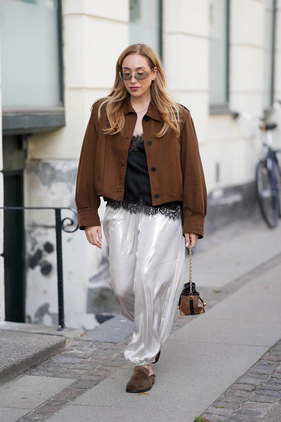 look con pantalones harem