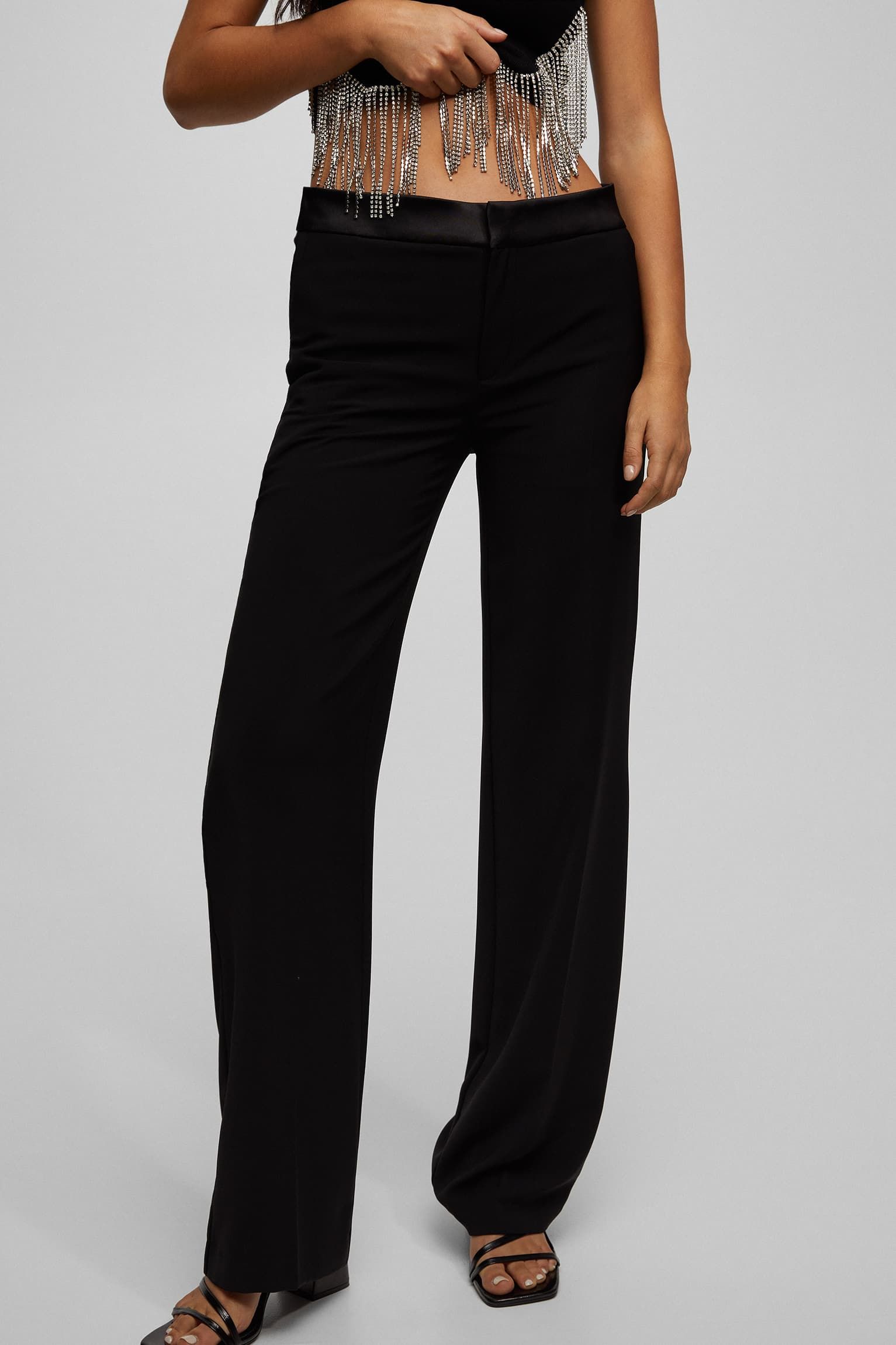 Pantalones negros pull online and bear