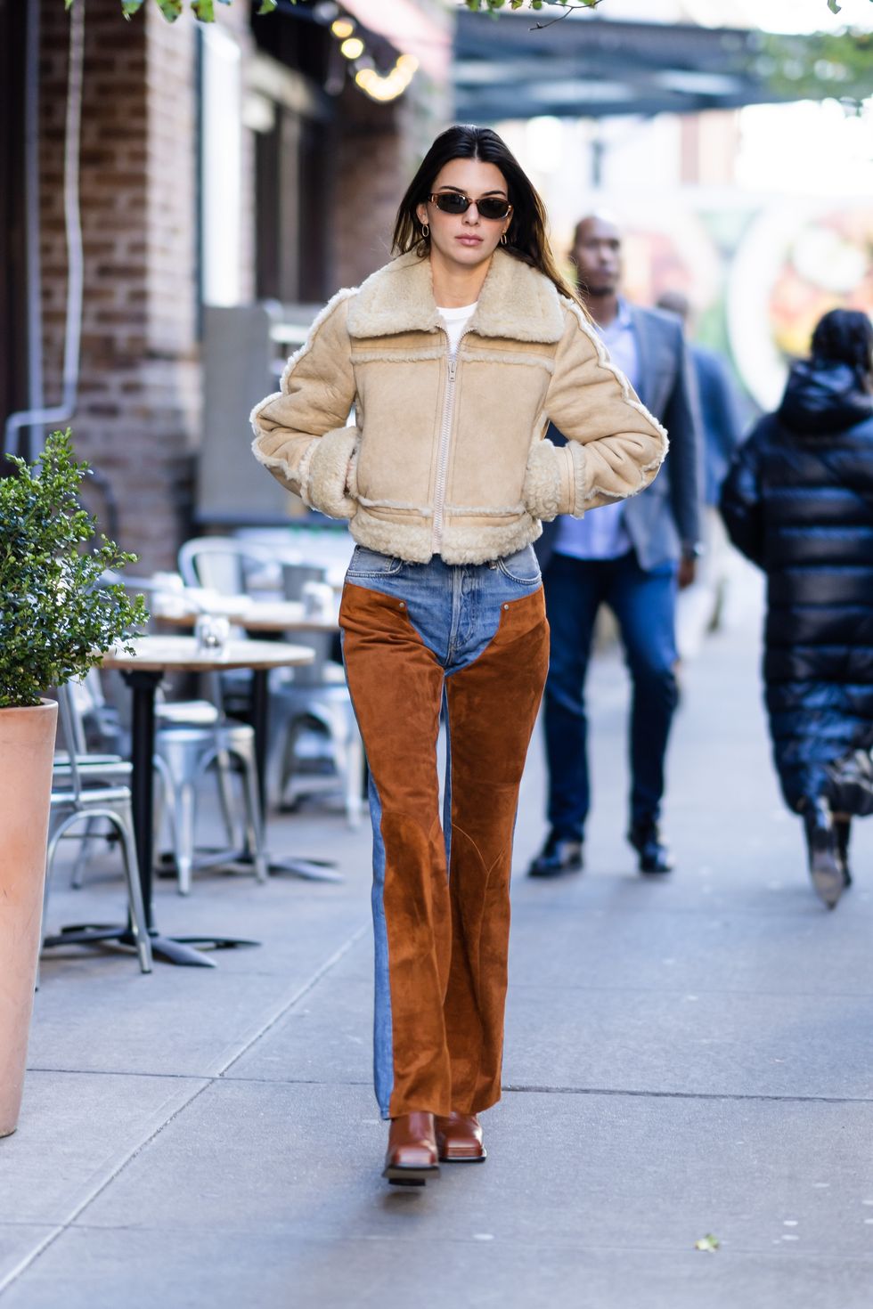 Así son (y así se llevan) los pantalones vaqueros que obsesionan a las que  más saben de moda en 2020