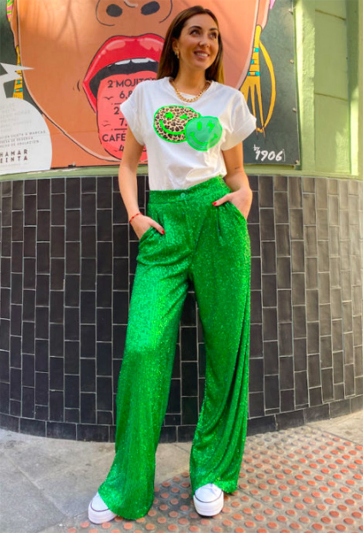 Nuria Roca: con pantalón con lentejuelas verde lima