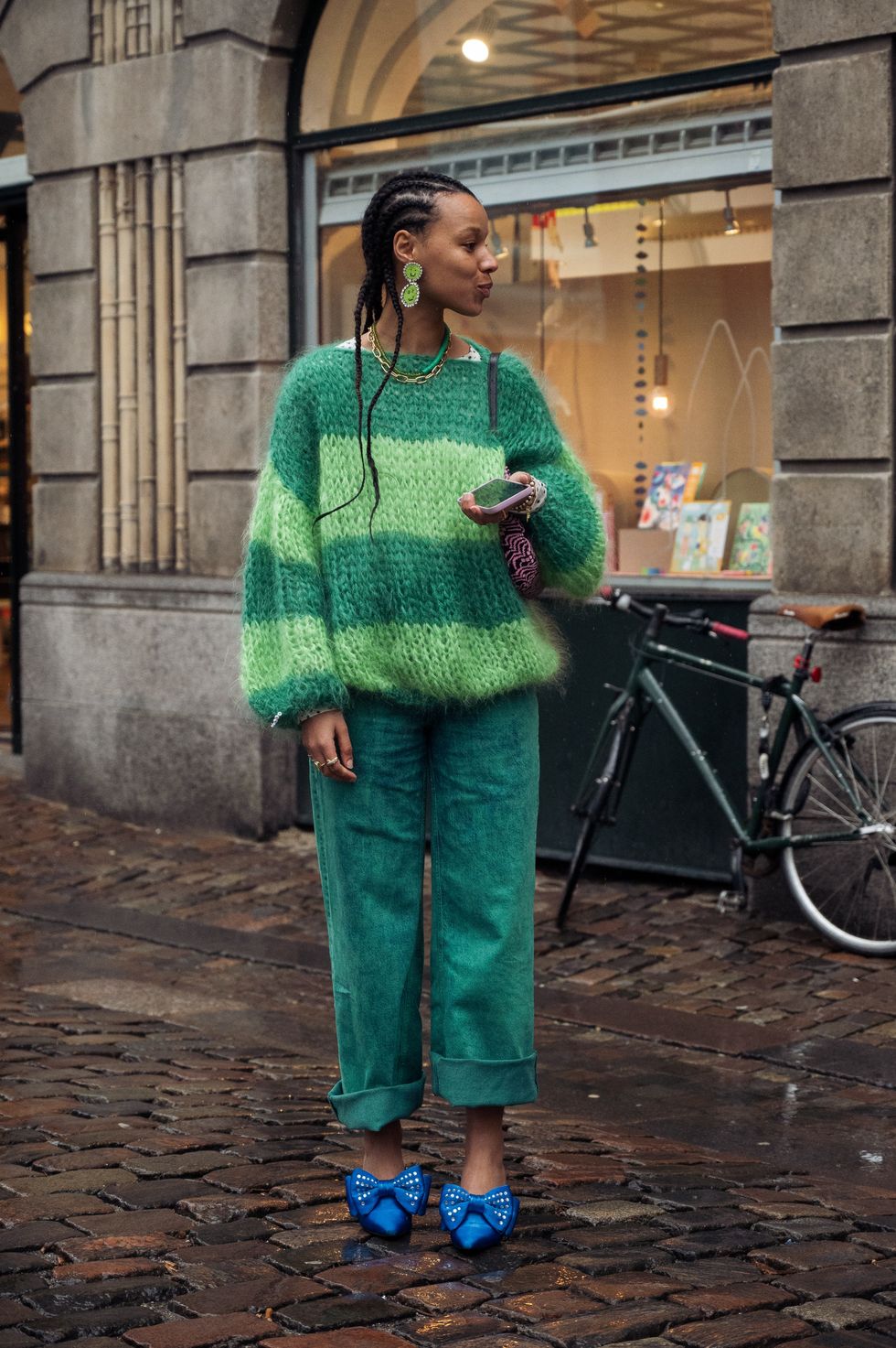 30 LOOKS para COMBINAR un PANTALÓN VERDE - ¡Últimas tendencias!   Pantalones verdes mujer, Pantalones verdes, Combinar pantalon verde