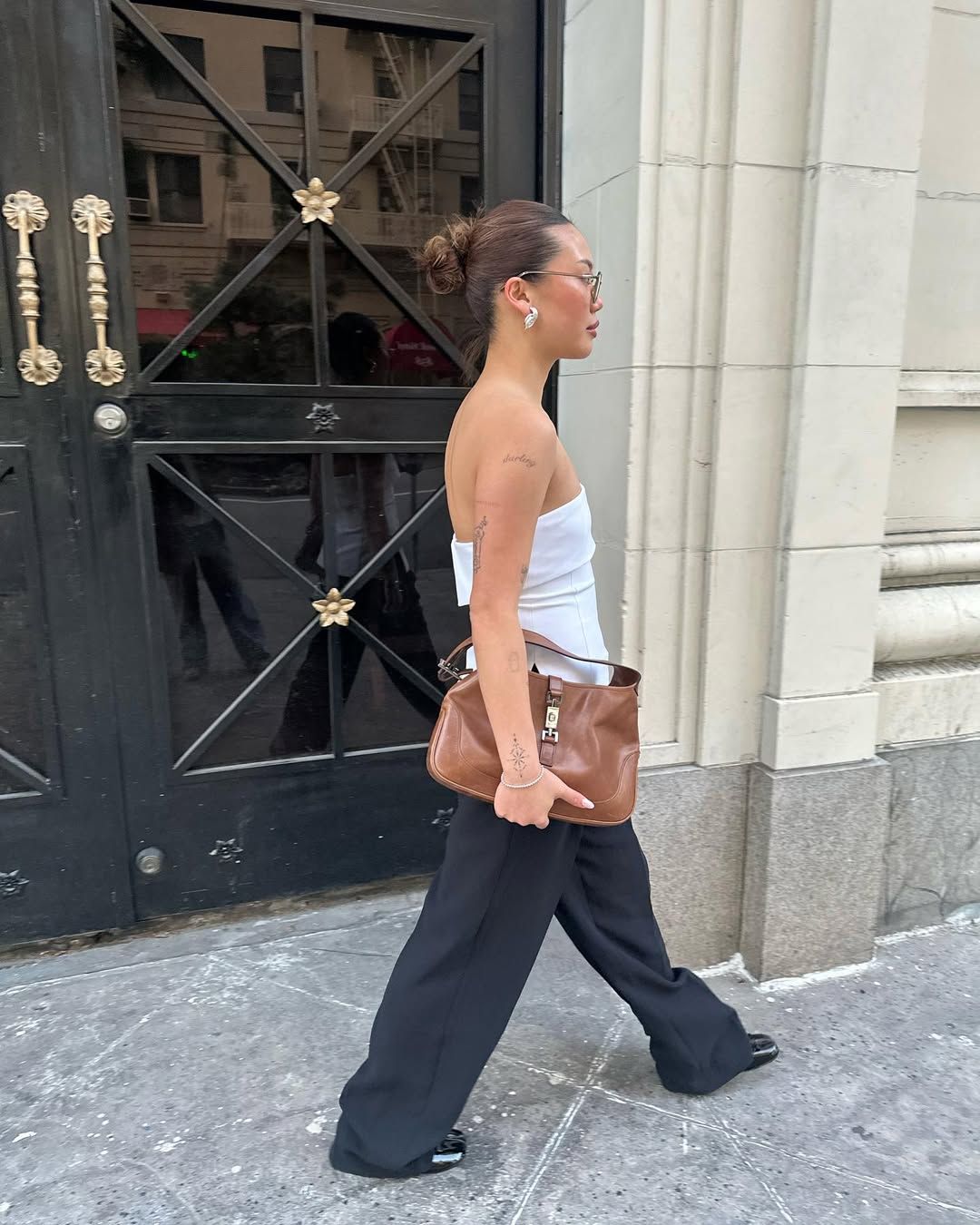 Questi sono i pantaloni larghi per l'autunno che stanno bene a tutti (e costano meno di 40 euro)
