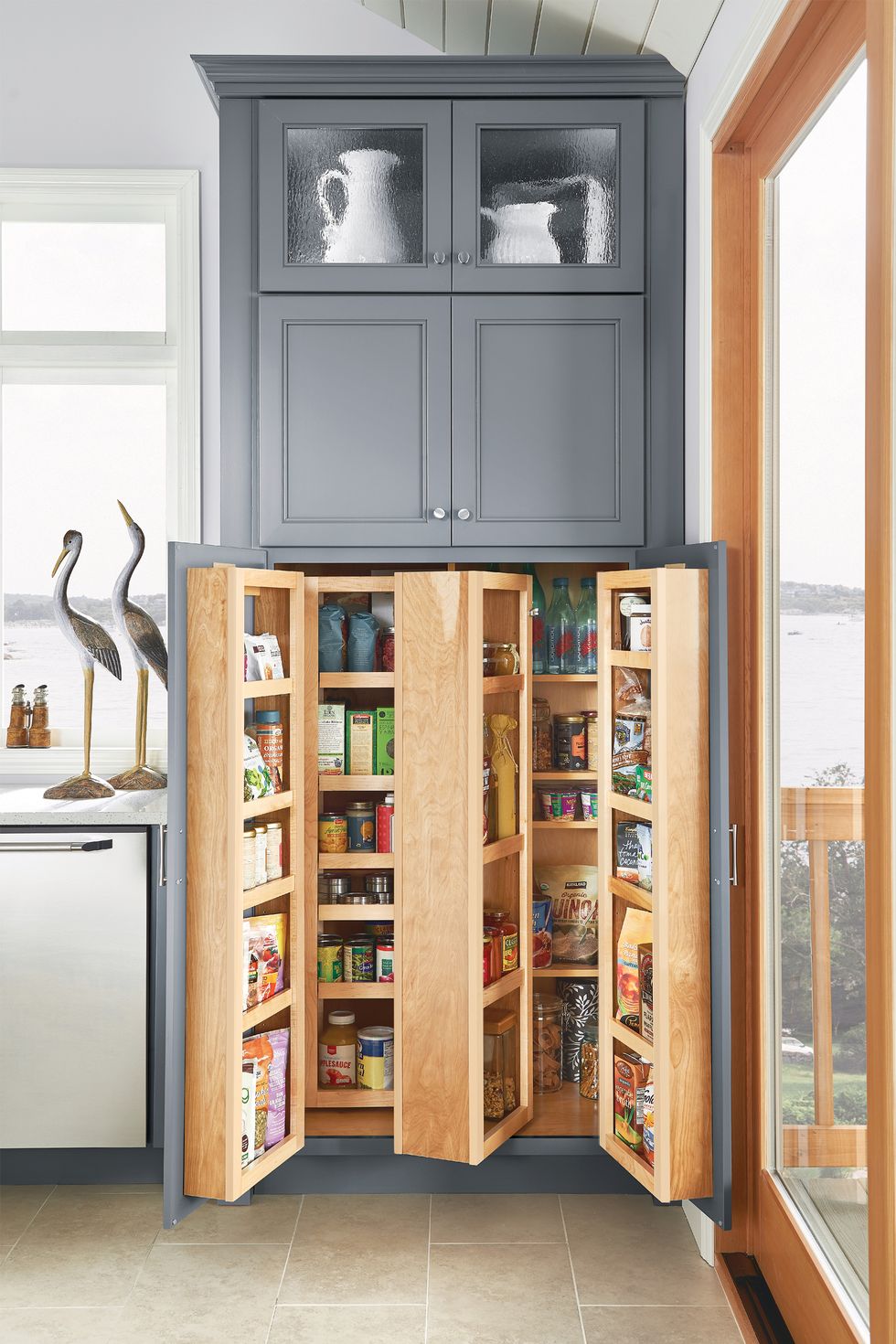 kraftmaid pantry cabinets