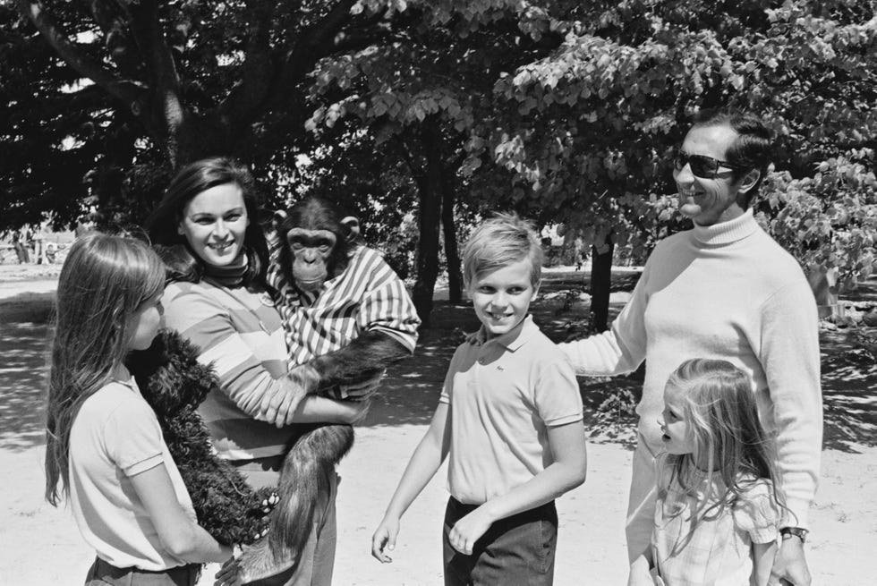 Lucía Bosé con su marido Dominguín y sus tres hijos, Paola, Miguel y Lucía en 1968
