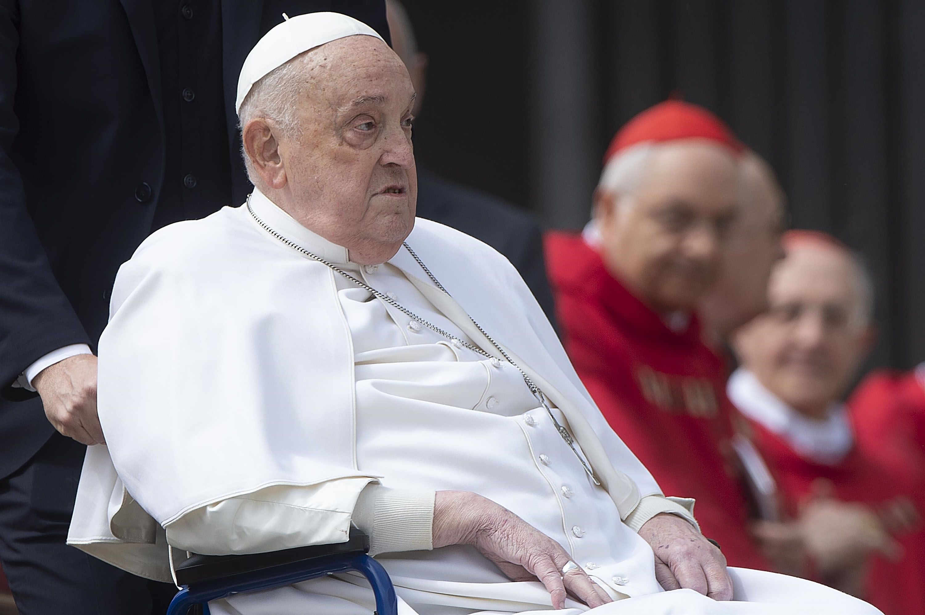 https://hips.hearstapps.com/hmg-prod/images/papa-francisco-aparicion-20-abril-6806056d49bf7.jpg