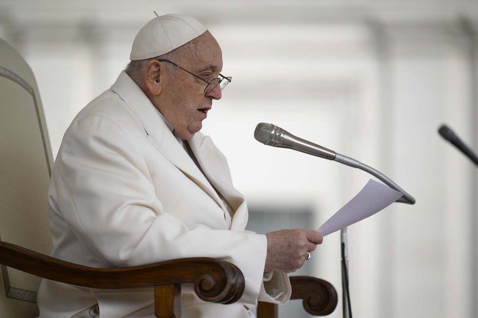 el papa francisco durante un discurso