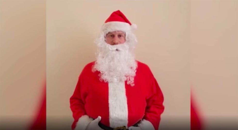 El príncipe Harry se disfraza de Papá Noel