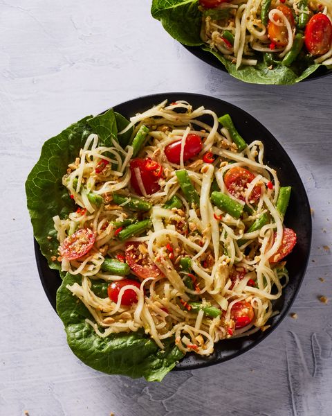 green papaya salad with tomatoes and romaine and crushed peanuts