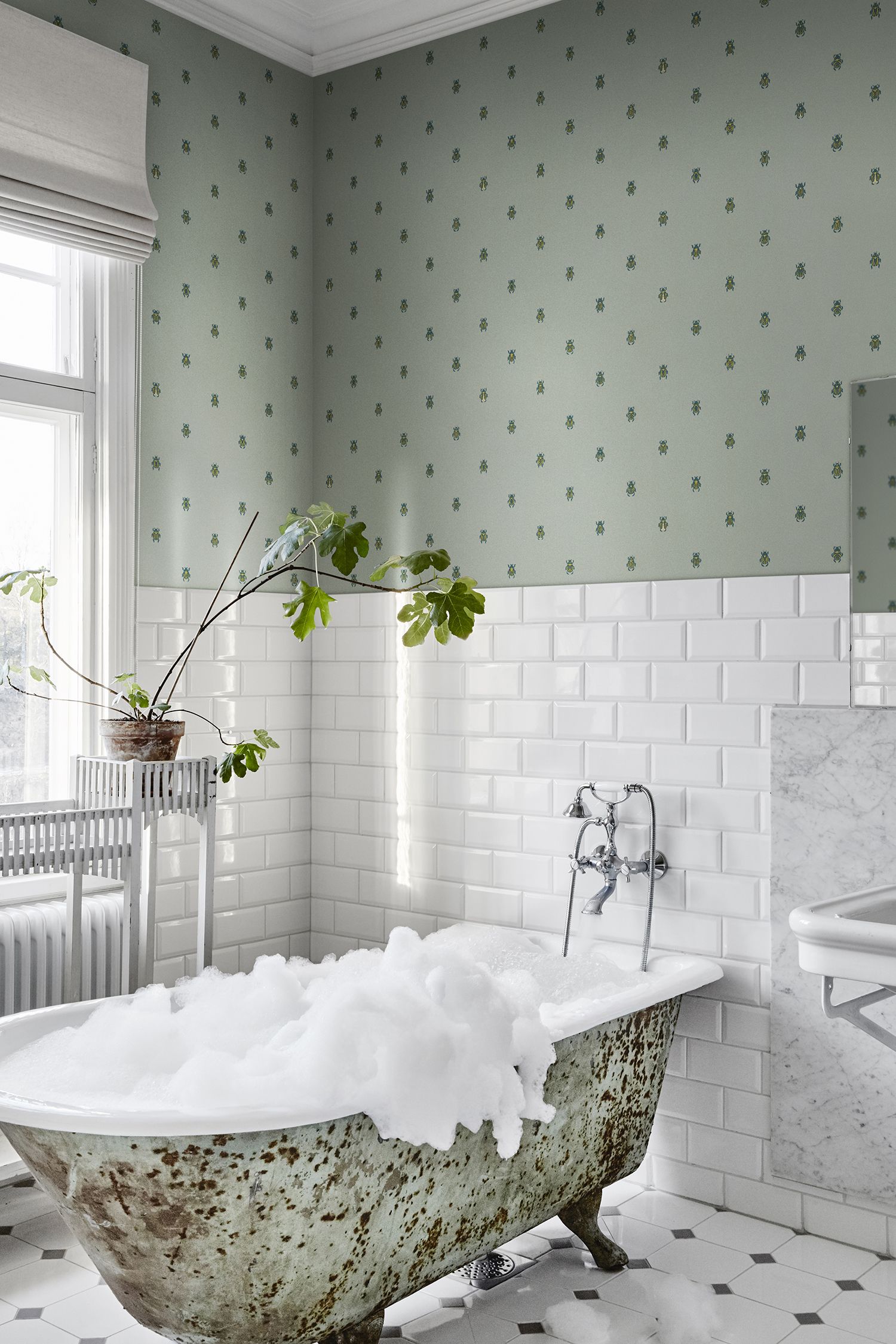 Ideas para colocar papeles pintados en tu baño
