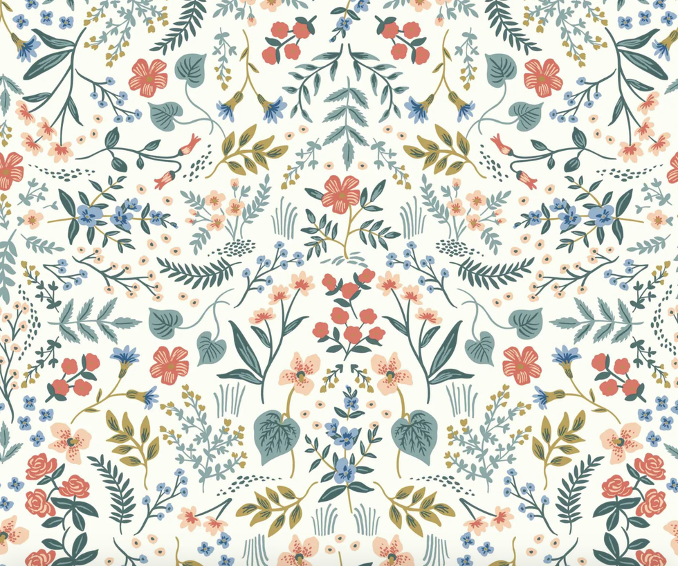papel pintado con flores silvestres y base de color blanco