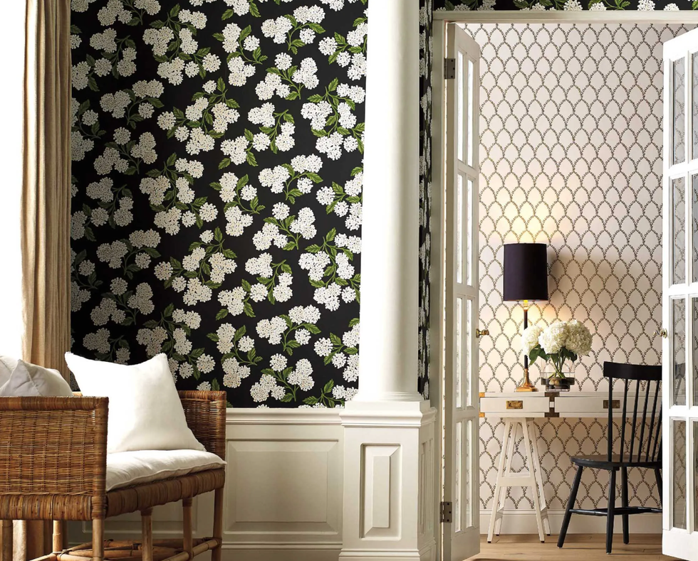 papel pintado floral con hortensias