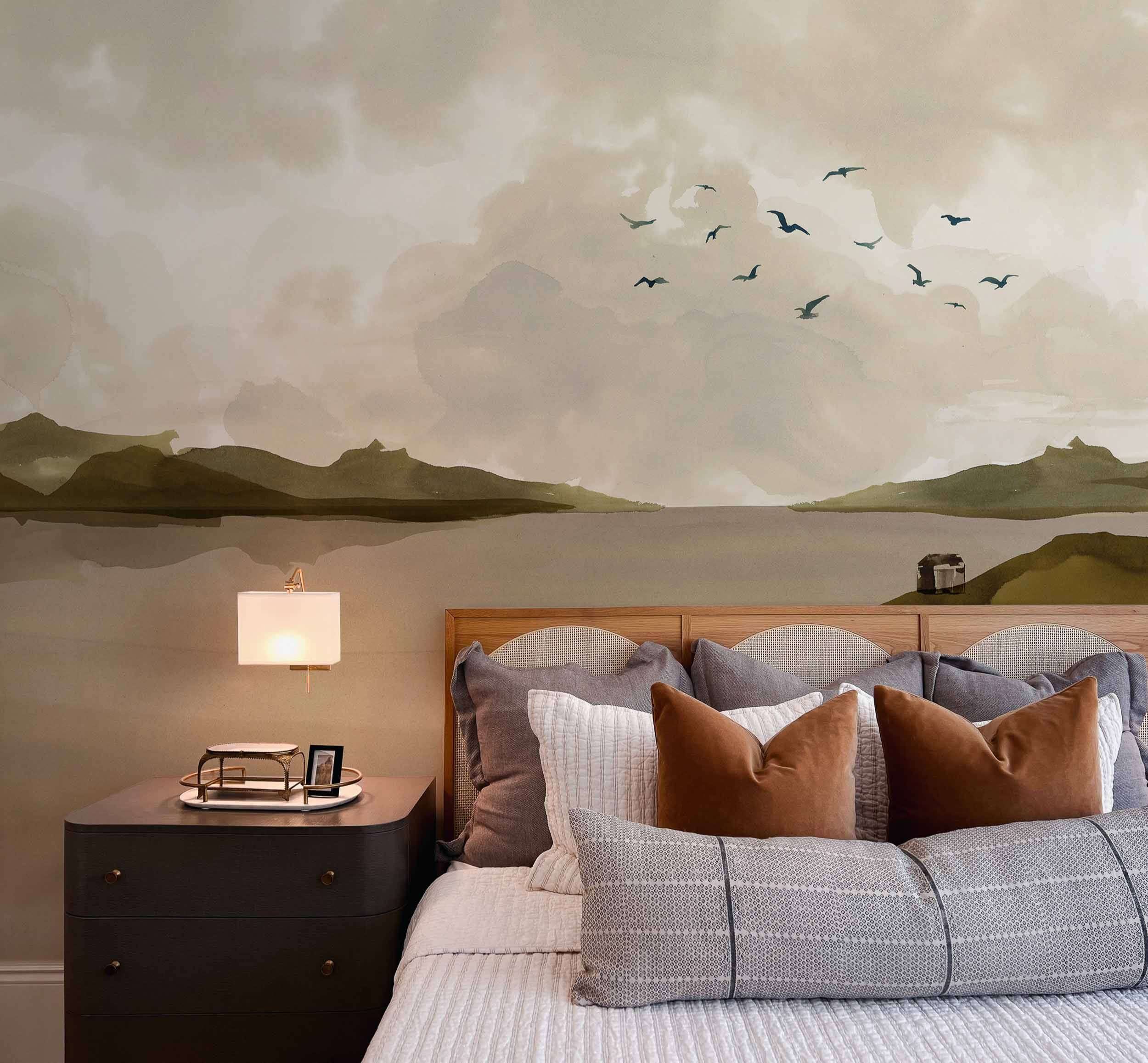 dormitorio con papel pintado con paisaje