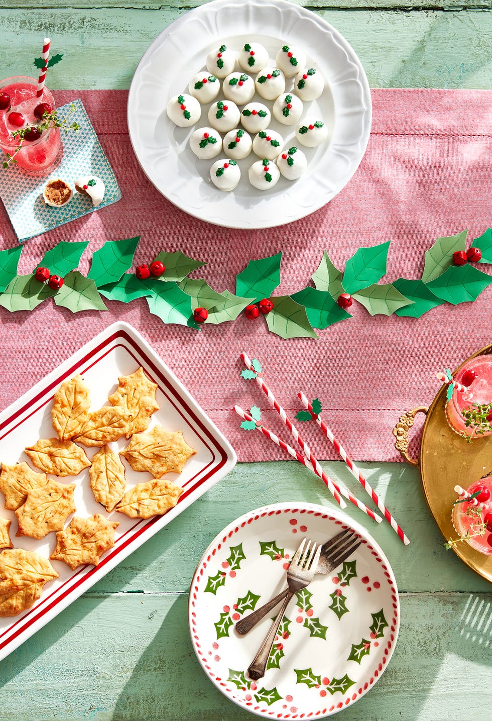 paper garland centerpiece for christmas