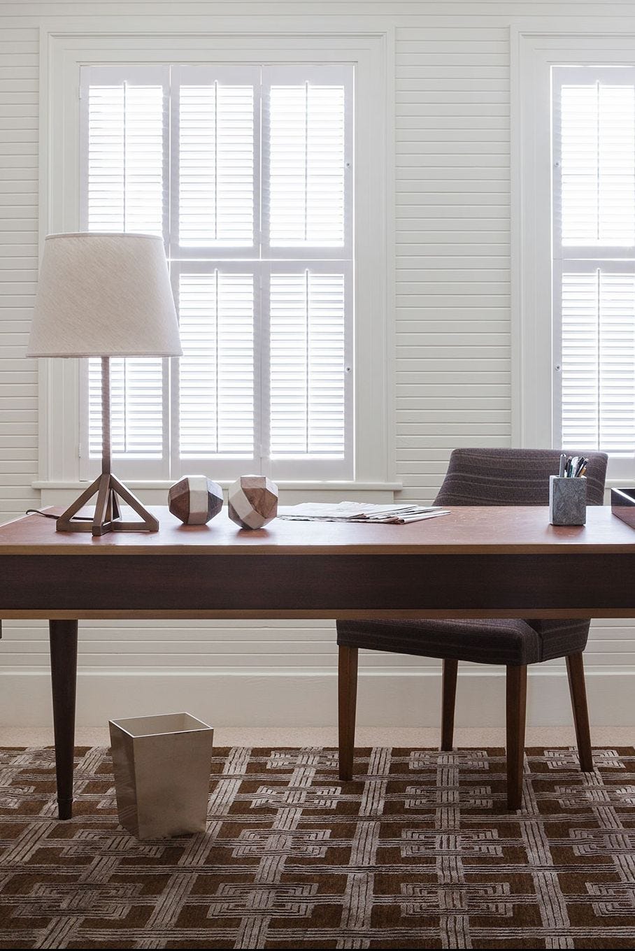 desk organizing idea using paper weights