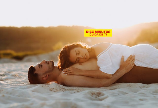 pareja al atardecer