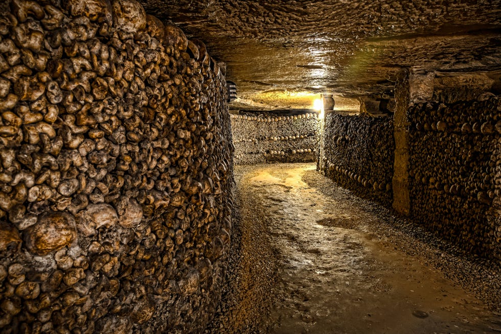 Paris-Catacombs-Dead-6