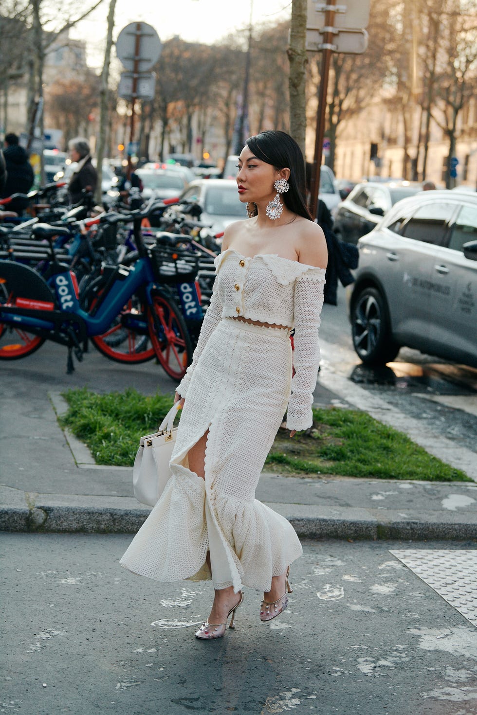 The Paris Fashion Week Fall/Winter 2022 Street Style Outfits To Shop