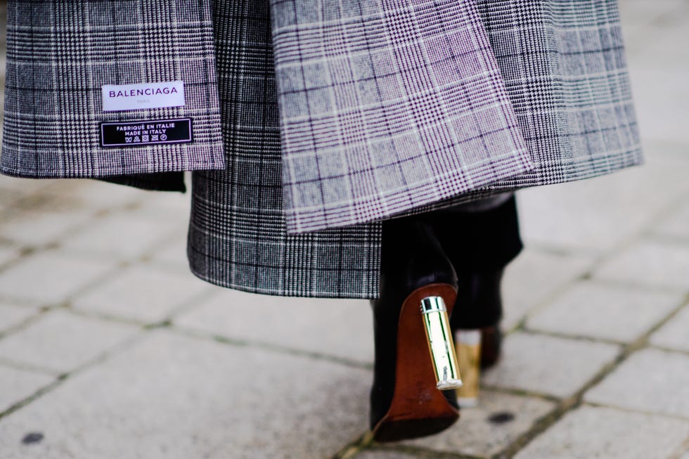 Plaid, Tartan, Street fashion, Clothing, Pattern, Snapshot, Footwear, Fashion, Human leg, Textile, 