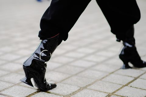 Footwear, Black, Leg, Shoe, Human leg, Ankle, Walking, Human body, Dance, Photography, 