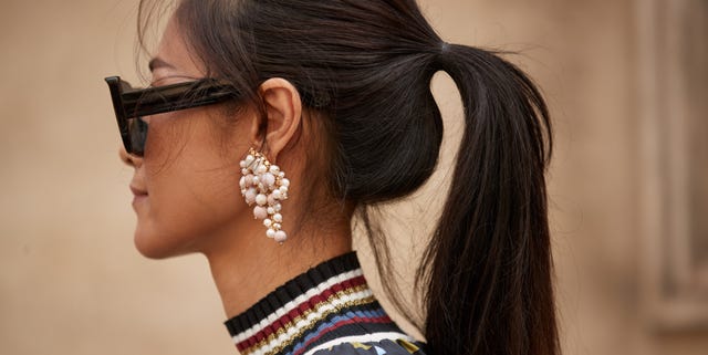 Hair, Eyewear, Ear, Hairstyle, Glasses, Beauty, Earrings, Organ, Neck, Fashion, 