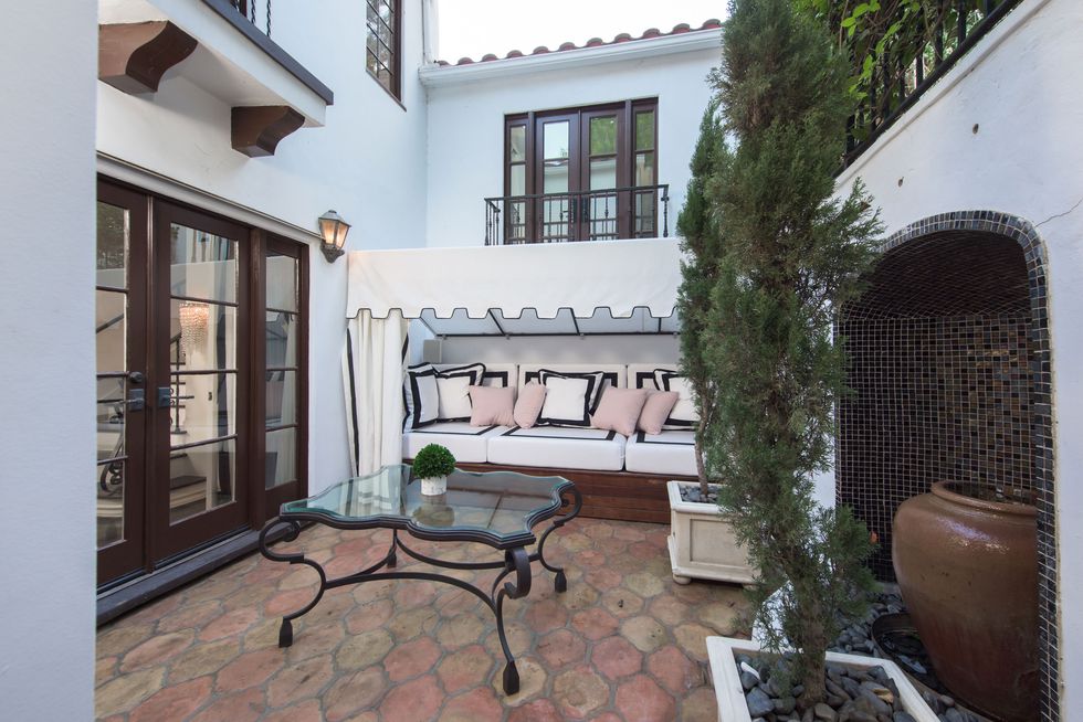 Paris Hilton vende su casa de Hollywood