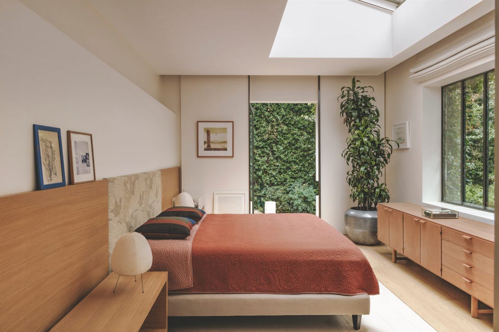 paris literary house bedroom