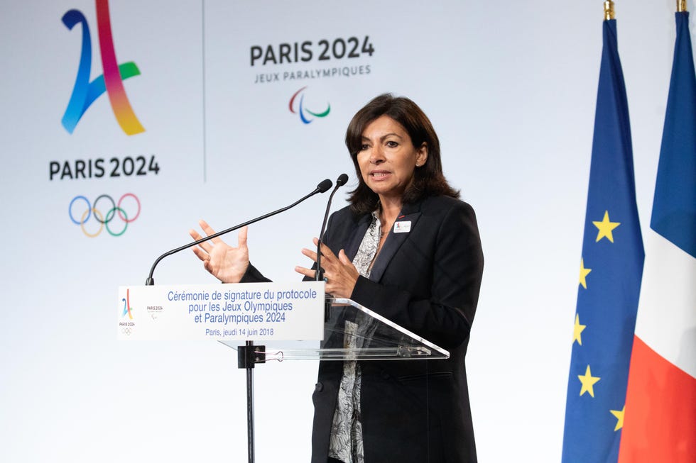 parigi strade villaggio olimpico donne