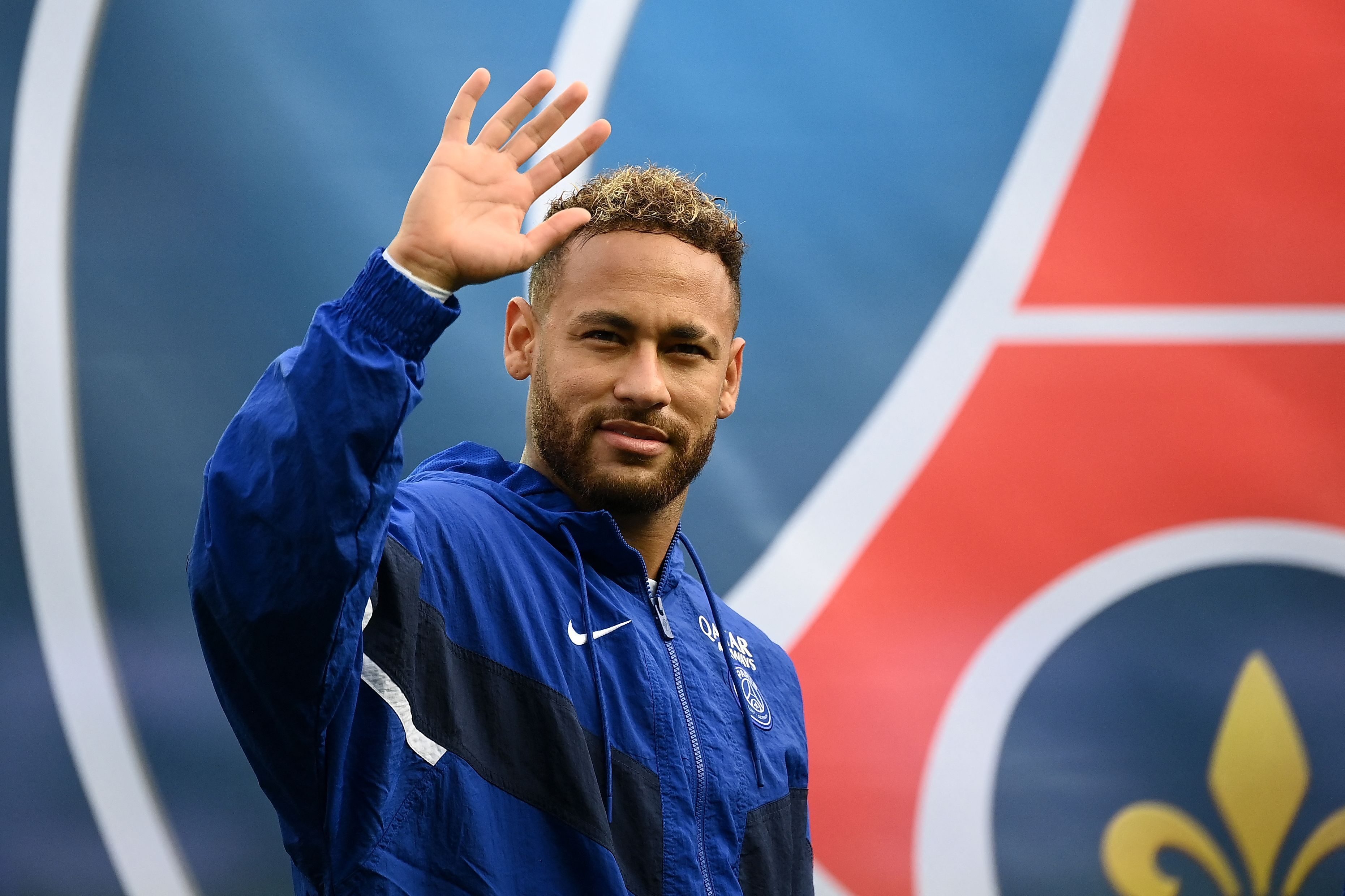 Soccer Star Neymar Makes Headlines in Rio Barbershop