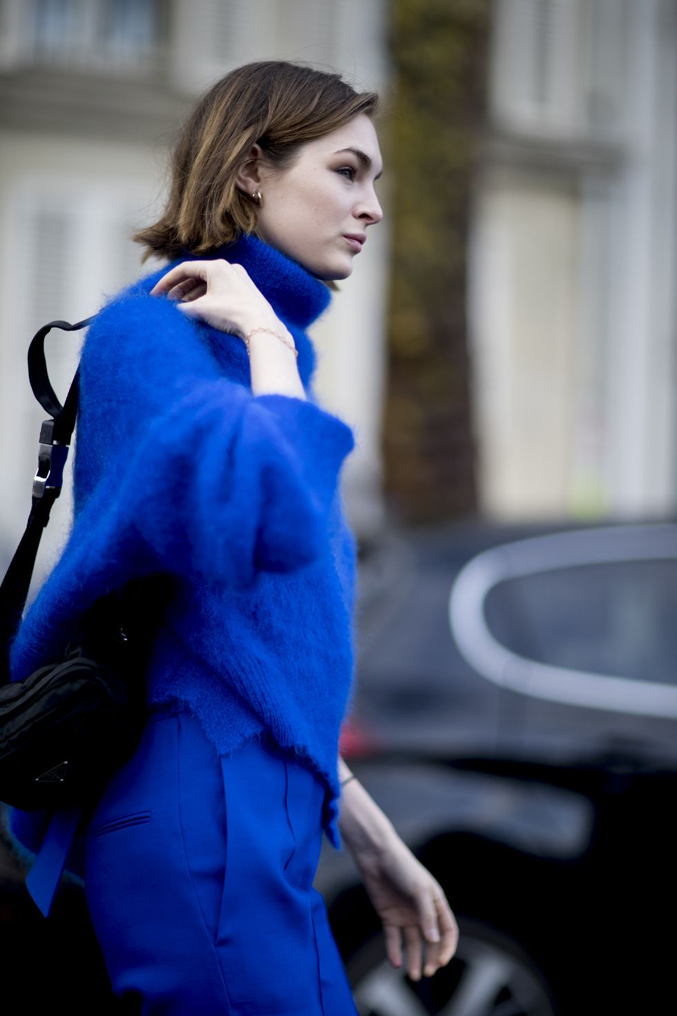 Cobalt blue, Blue, Street fashion, Electric blue, Beauty, Fashion, Outerwear, Photography, Long hair, Coat, 
