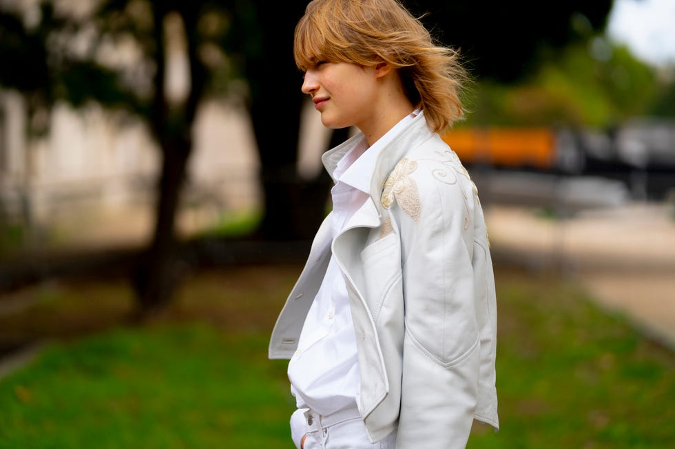 Sleeve, Jacket, Collar, Street fashion, People in nature, Fur, Blond, Brown hair, Bangs, Portrait photography, 