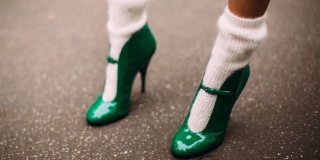 Green, Footwear, Sock, Shoe, Ankle, Human leg, Leg, Joint, Calf, Fashion accessory, 