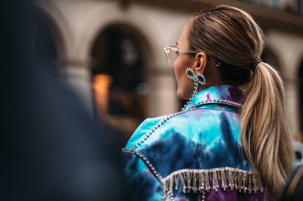 Hair, Street fashion, Fashion, Blue, Beauty, Hairstyle, Turquoise, Fashion design, Dress, Eyewear, 