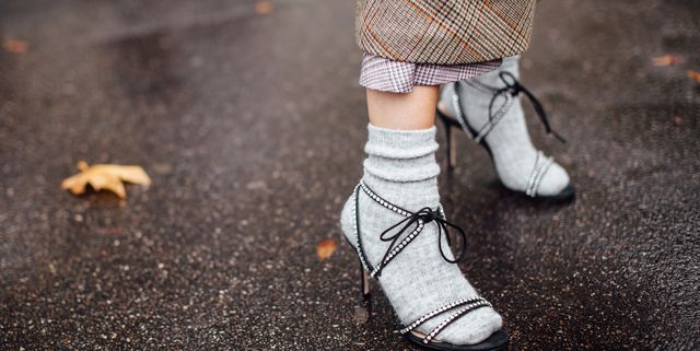 sandali invernali, sandali eleganti, sandali con calzini, moda scarpe 2020, moda scarpe inverno 2020, scarpe da sera, scarpe da sera 2020,