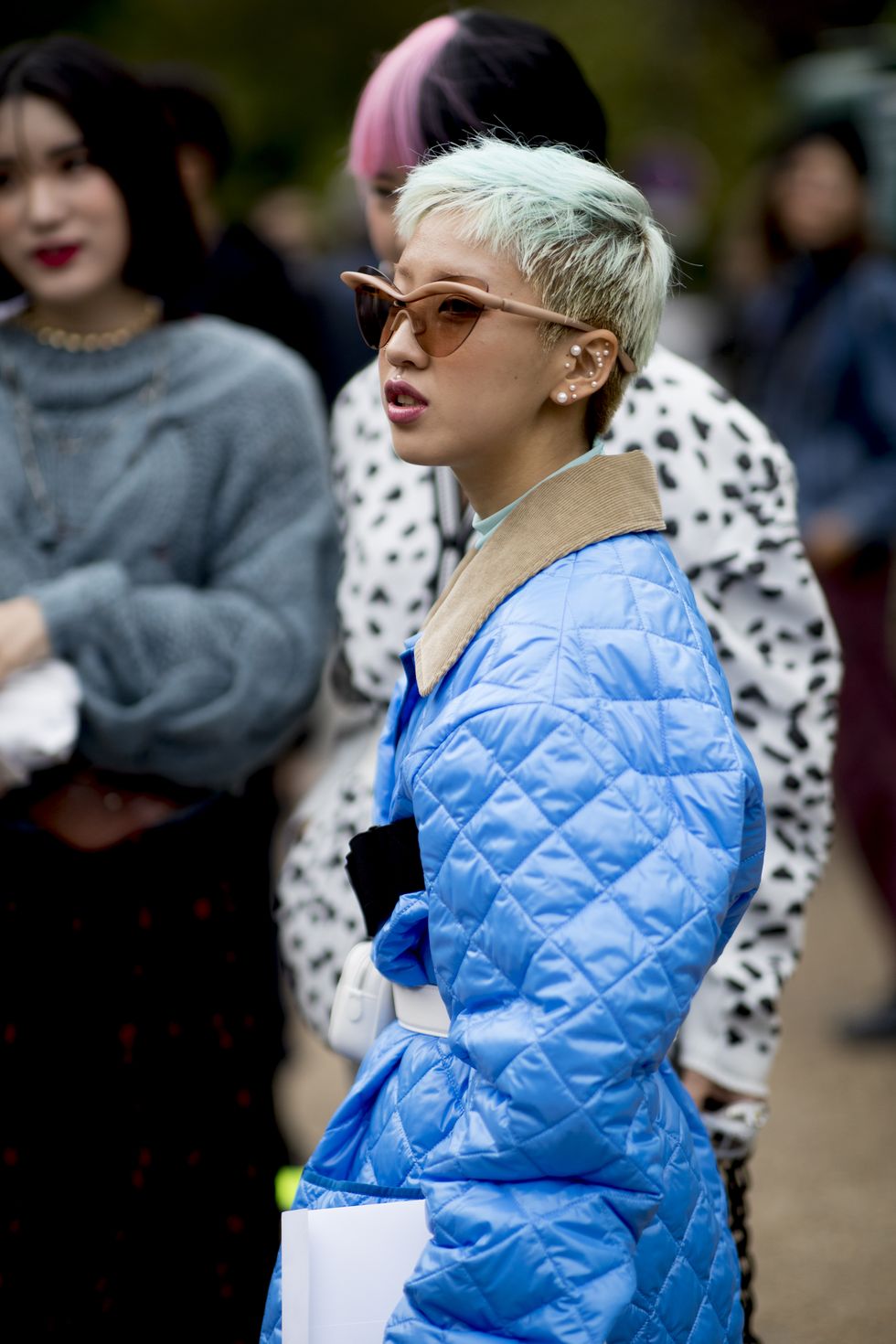 Blue, Street fashion, People, Fashion, Yellow, Beauty, Fur, Hairstyle, Cobalt blue, Outerwear, 