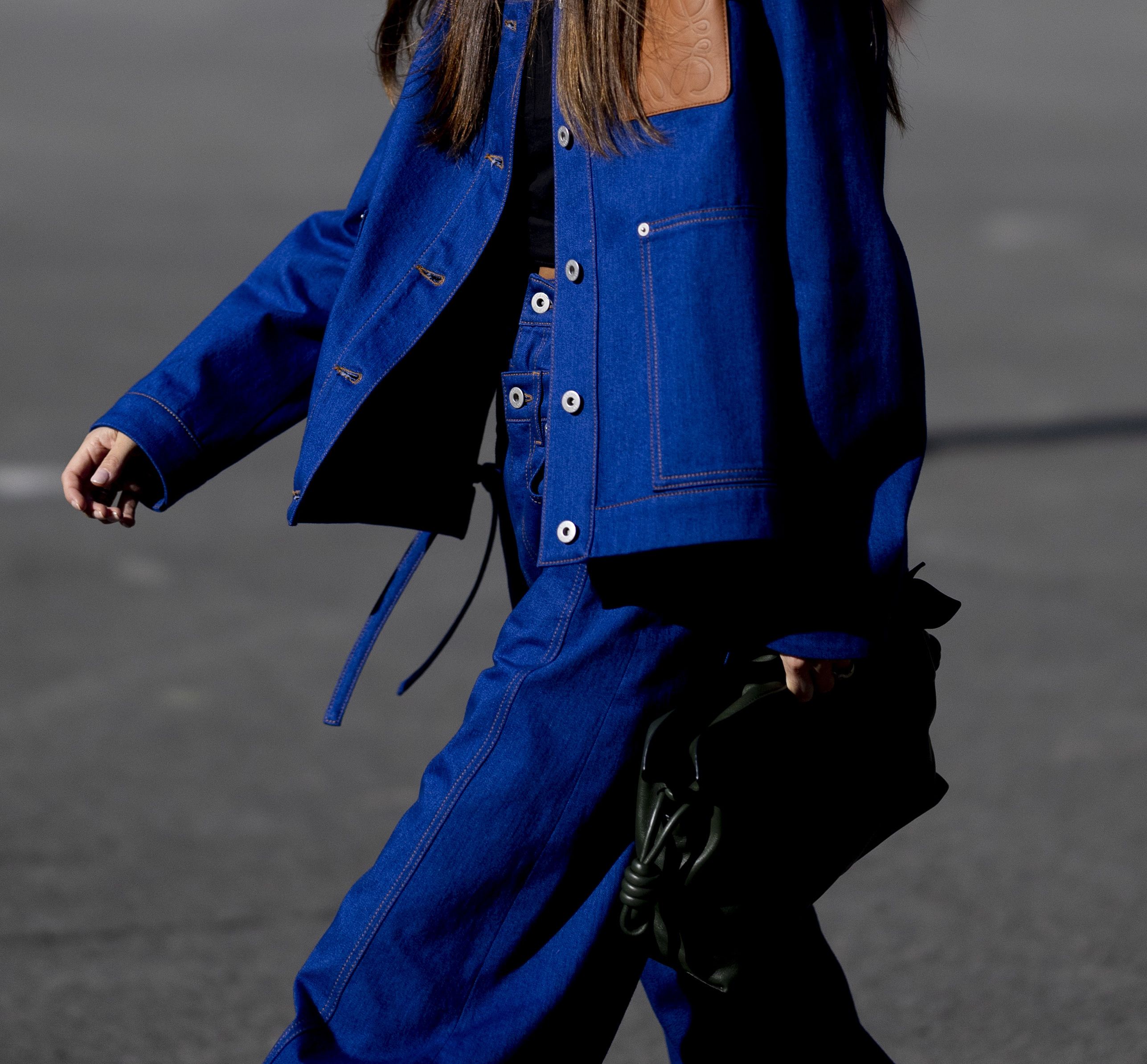 Giacca blu donna blazer abbinamento 2023: outfit eleganti