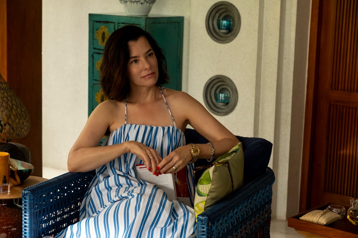 Parker Posey Says North Carolinians Love Her 'White Lotus' Southern Accent