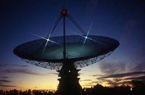 Sky, Radio telescope, Antenna, Technology, Night, Electronic device, Telecommunications engineering, Atmosphere, Fun, Unidentified flying object, 